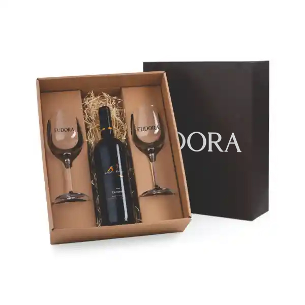 Kit Vinho com Taças Personalizadas